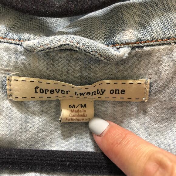 Forever 21 MEDIUM Slight Distress Light Wash Four Pocket Button Up Jean Jacket - Picture 6 of 13